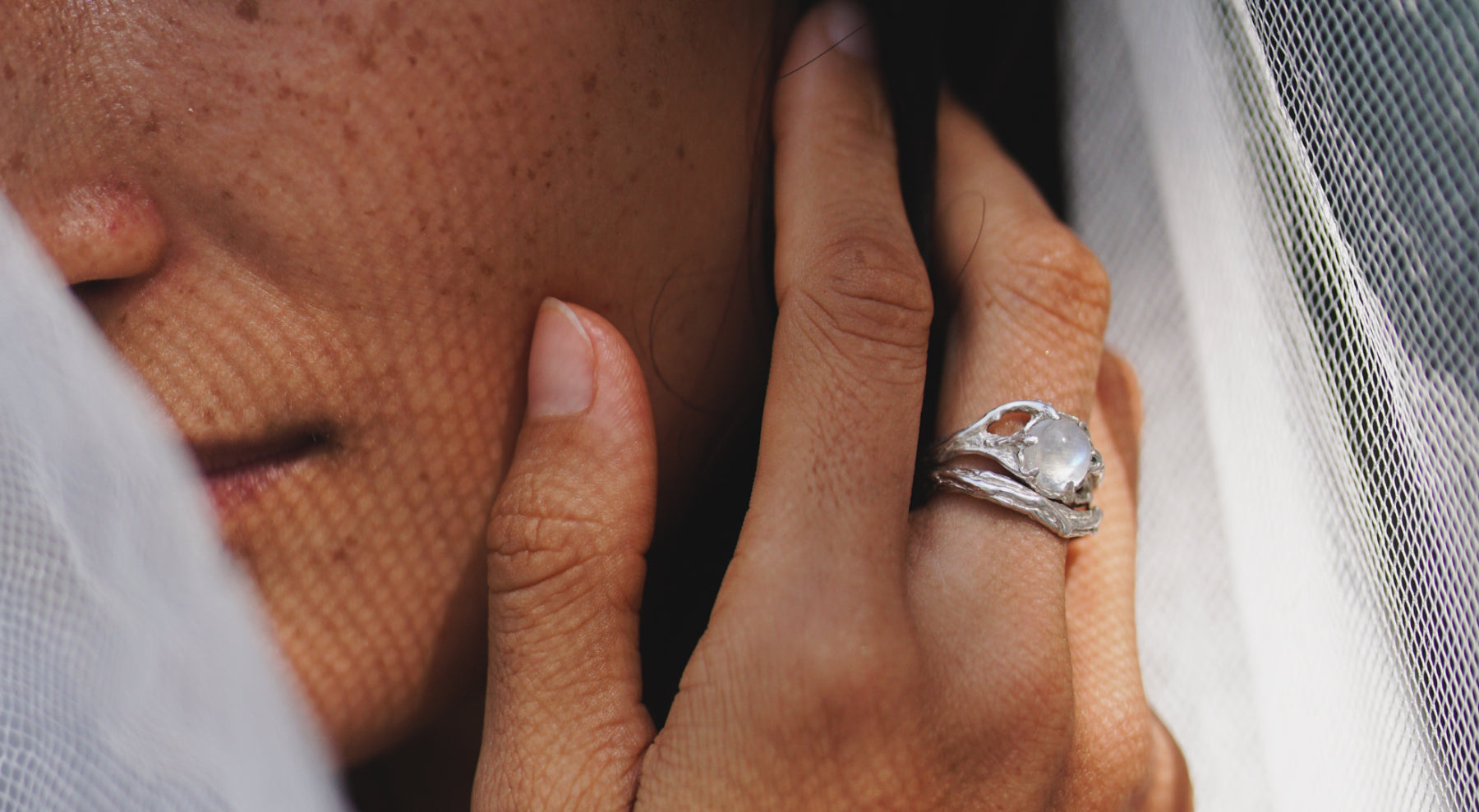 How to choose a gemstone for an engagement ring