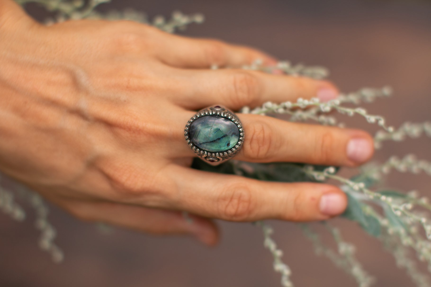 How to get a ring off a swollen finger: 3 Quick Solutions