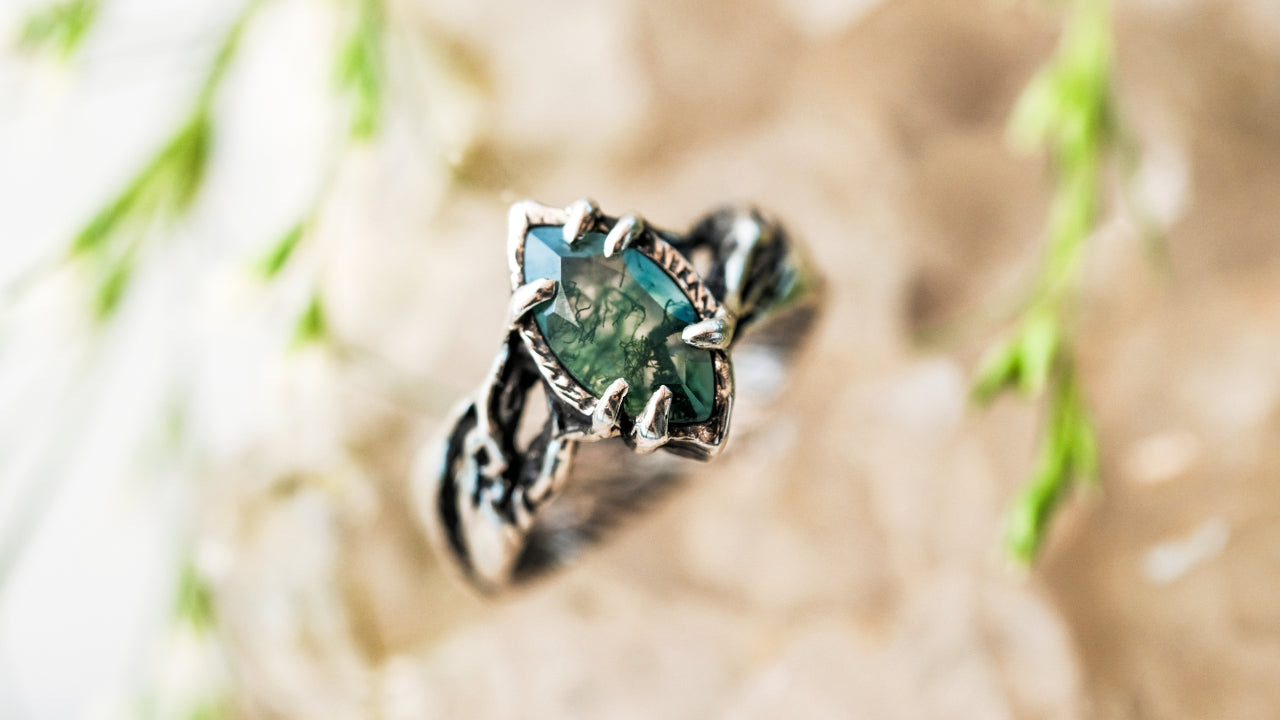 Ultimate Moss Agate Guide: Meaning, Benefits, and Jewelry