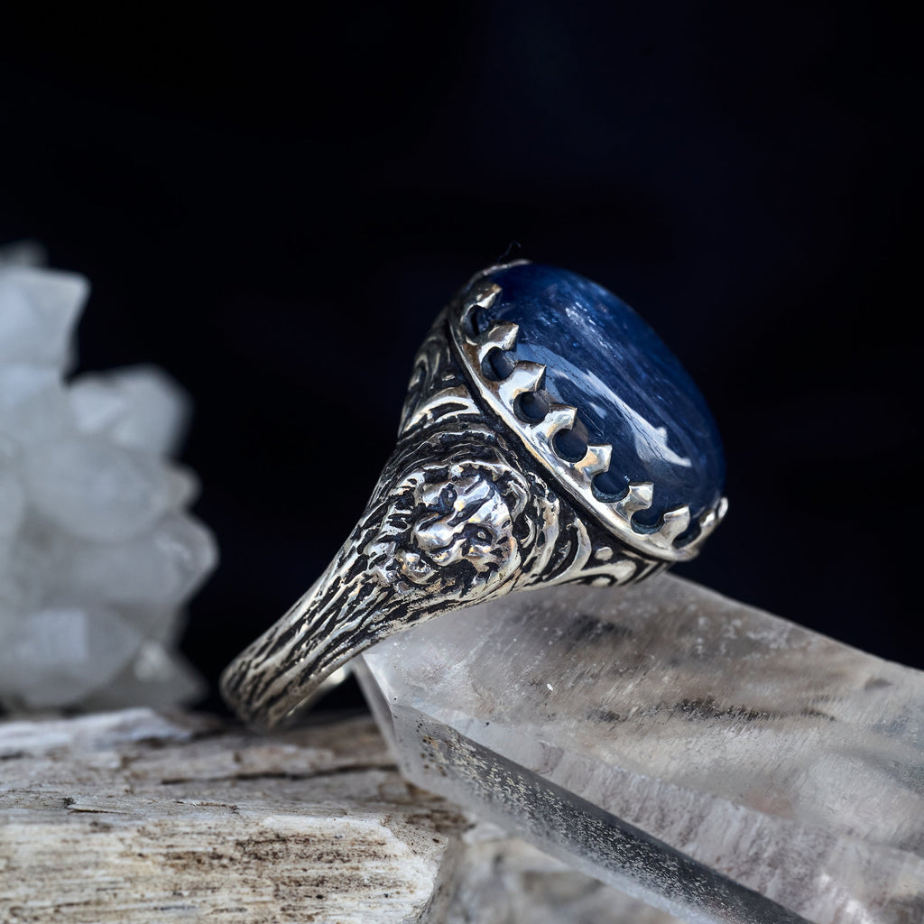Kyanite_ring_Majesty