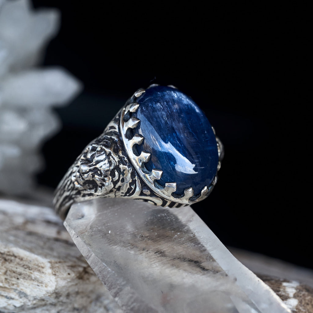 Kyanite_ring_Majesty_totem_animals