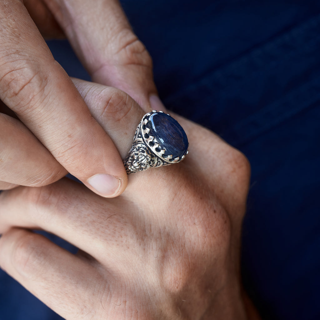 Kyanite_ring_Majesty_totem_animals