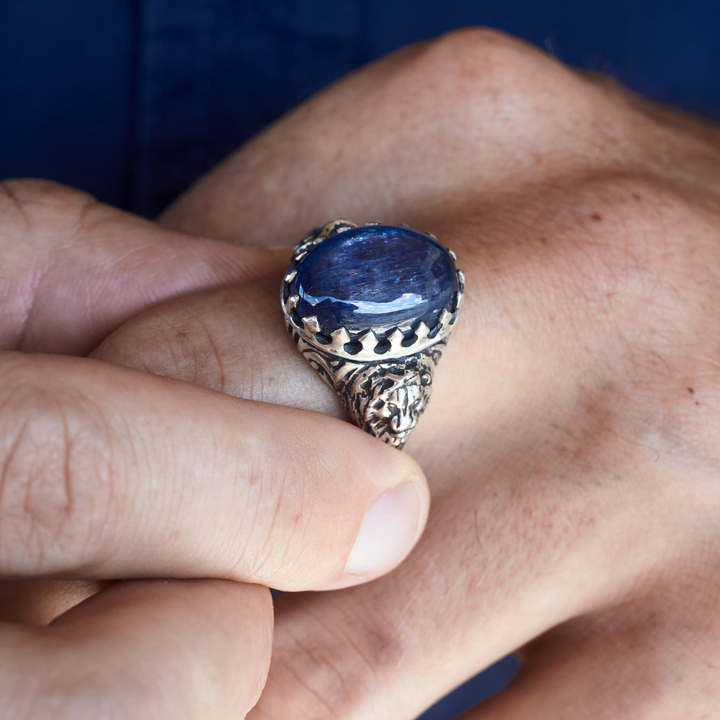 Kyanite_ring_Majesty