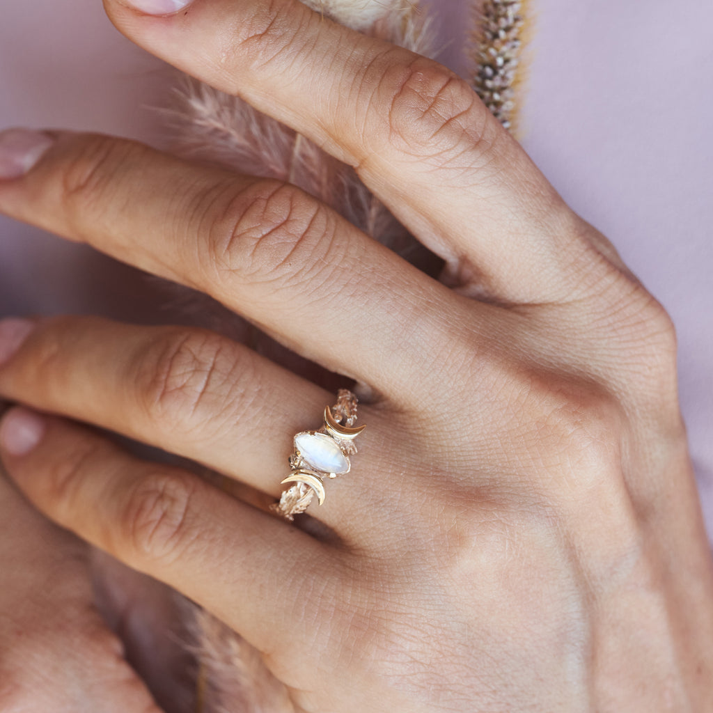 Solid Gold Engagement ring "Soma"