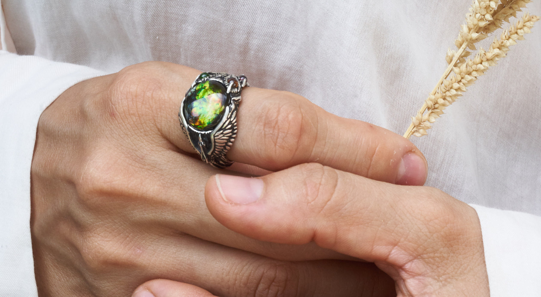 Ammolite properties: What is special about this gem