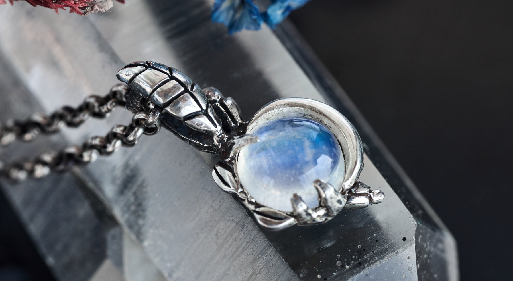 How to wear a Moonstone as a necklace