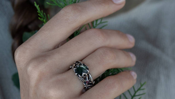 Are Moss Agate Engagement Rings a Timeless Choice for Brides?