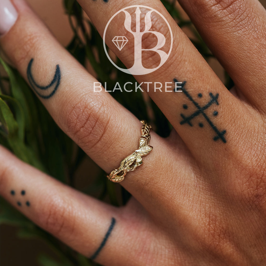 Gold wedding ring "Soma"on hand