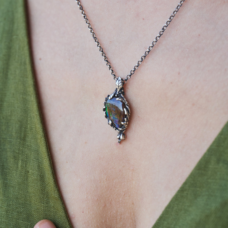 Ammolite pendant "Juno" on model