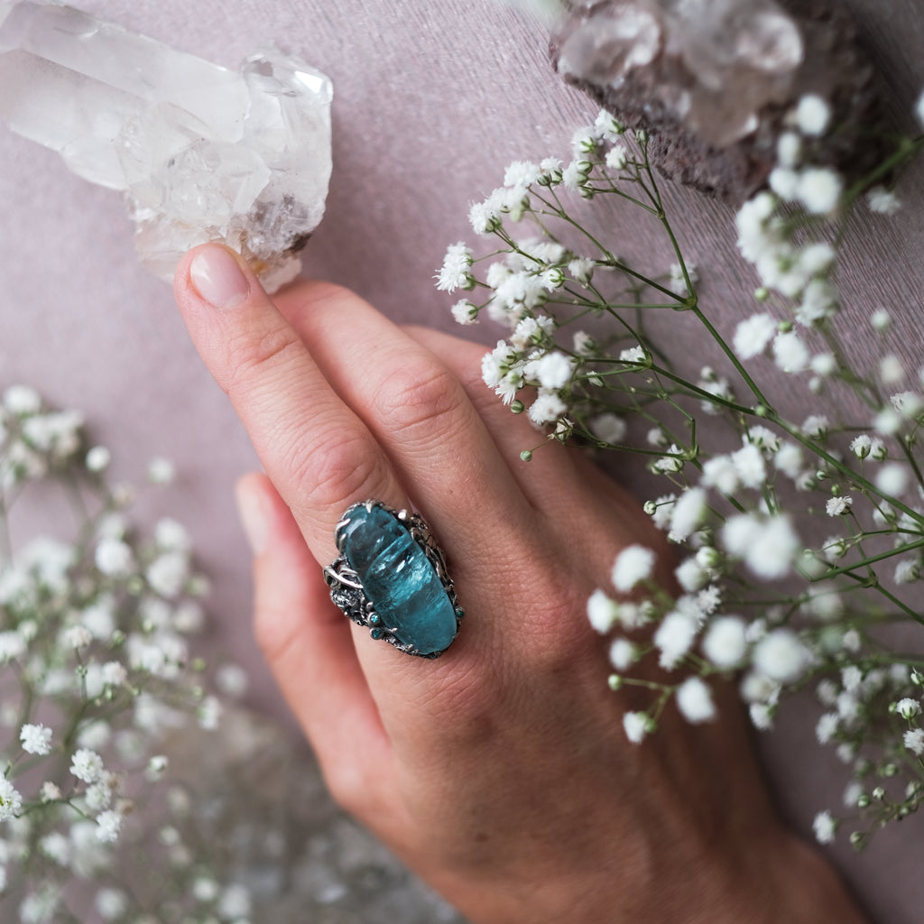 Aquamarine ring Oceania on hand