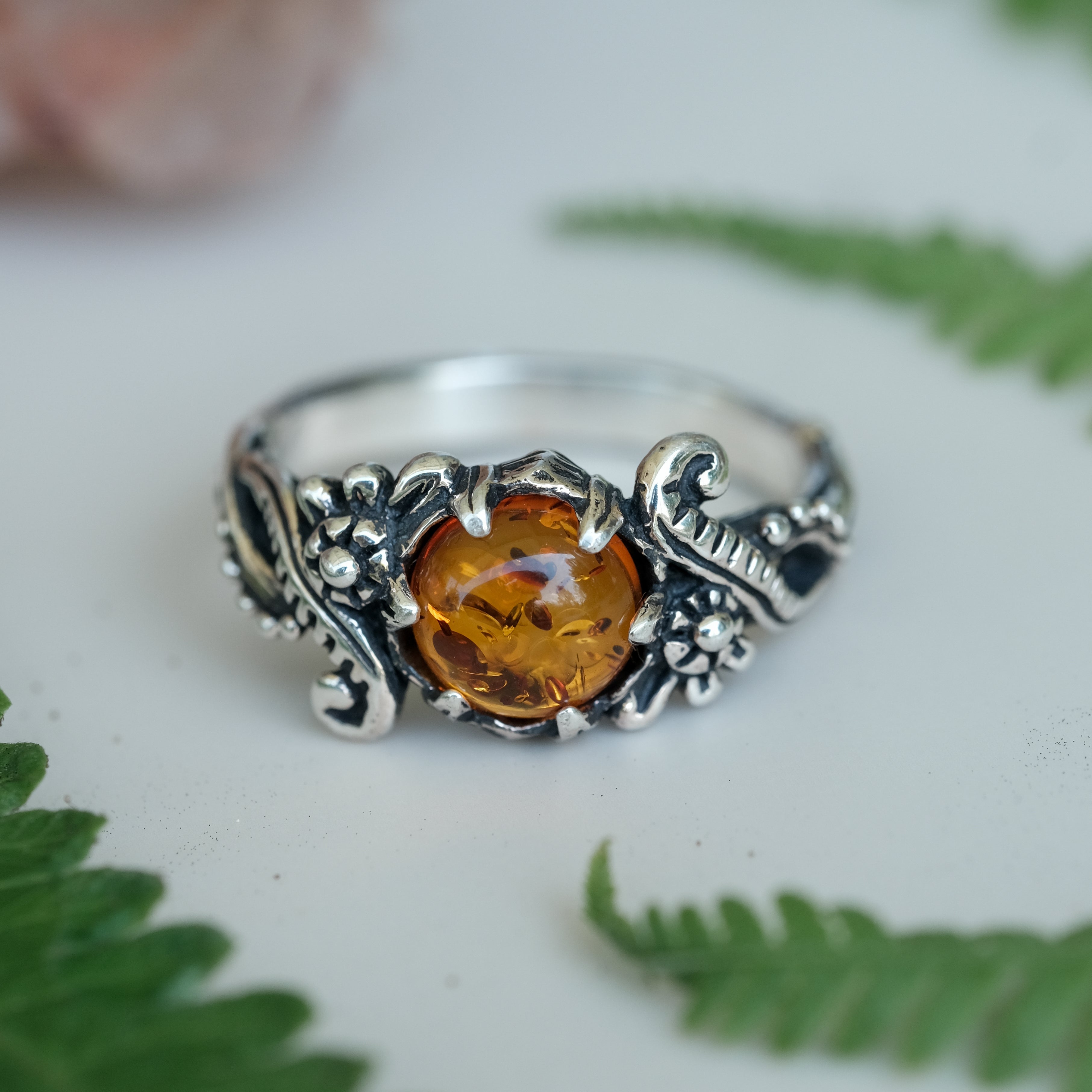 Balinese Jungle Ornament Silver ring with Amber 