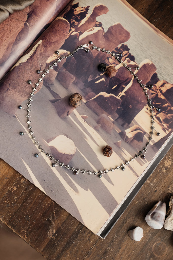 Tahitian Black Pearl Necklace "Mana"