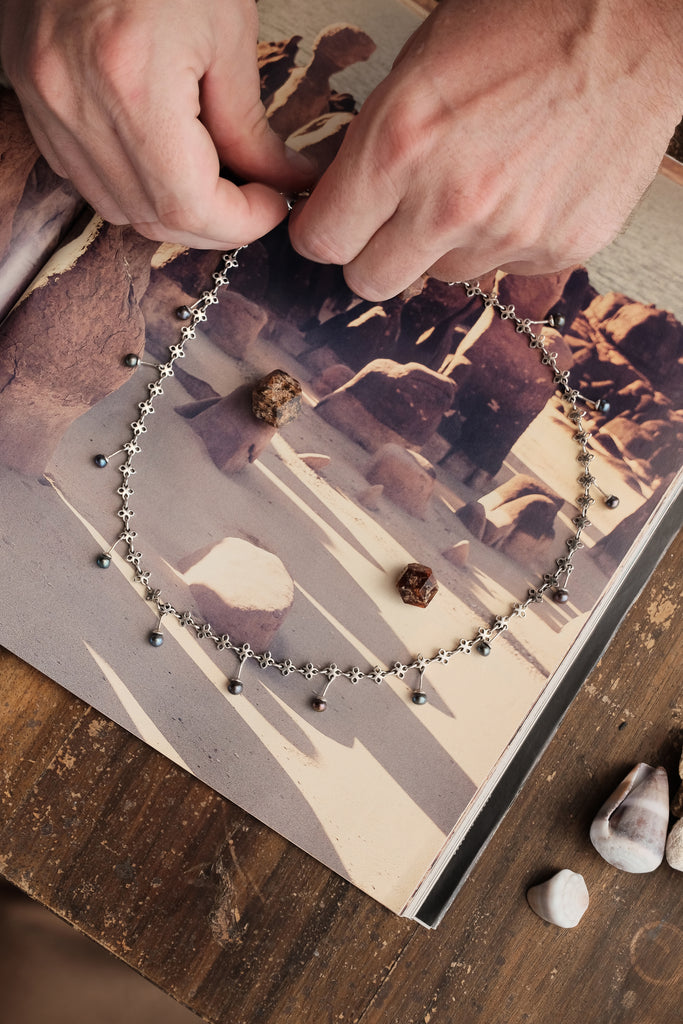 Tahitian Black Pearl Necklace "Mana"