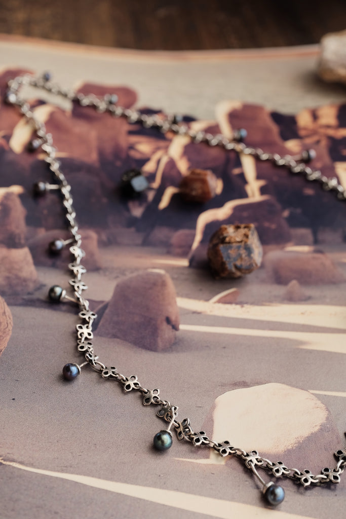 Tahitian Black Pearl Necklace "Mana"