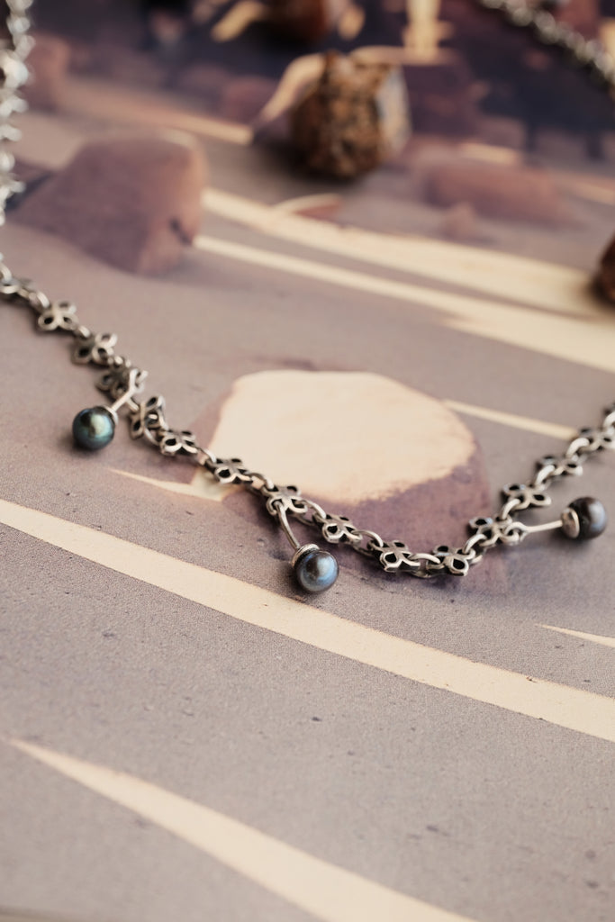 Tahitian Black Pearl Necklace "Mana"