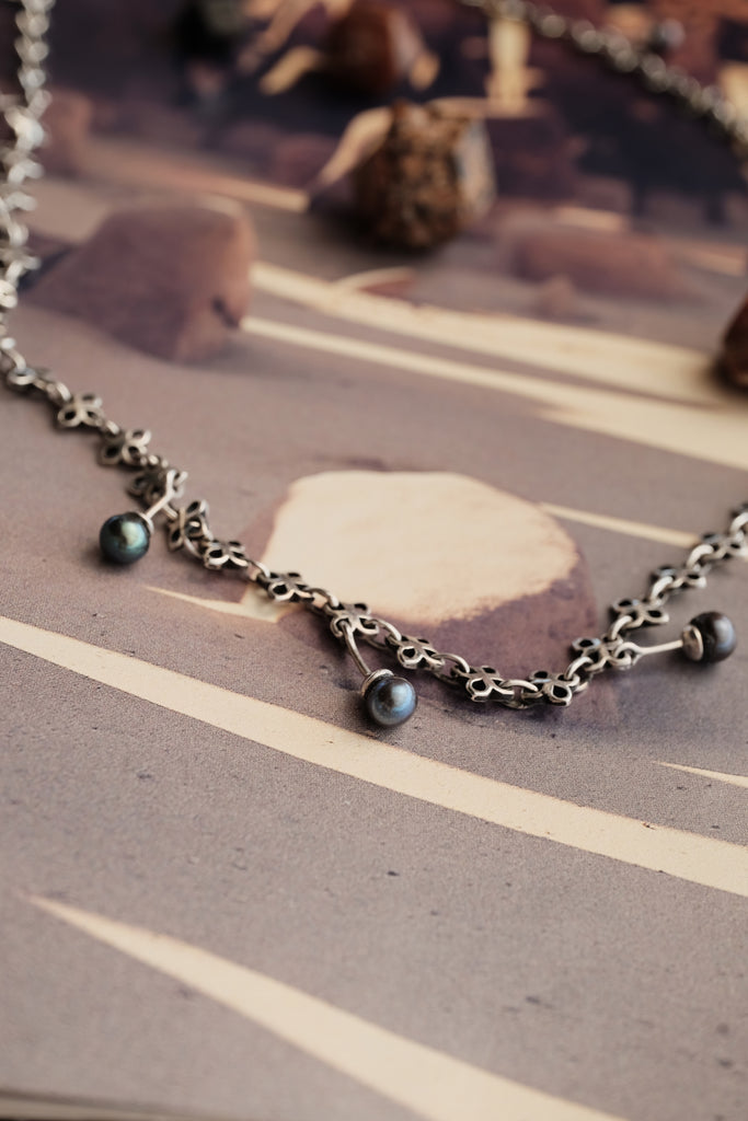 Tahitian Black Pearl Necklace "Mana"