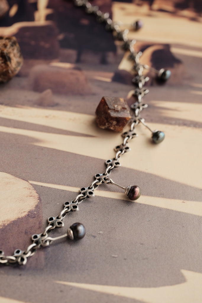 Tahitian Black Pearl Necklace "Mana"