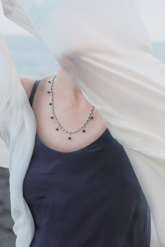 Tahitian Black Pearl Necklace "Mana"