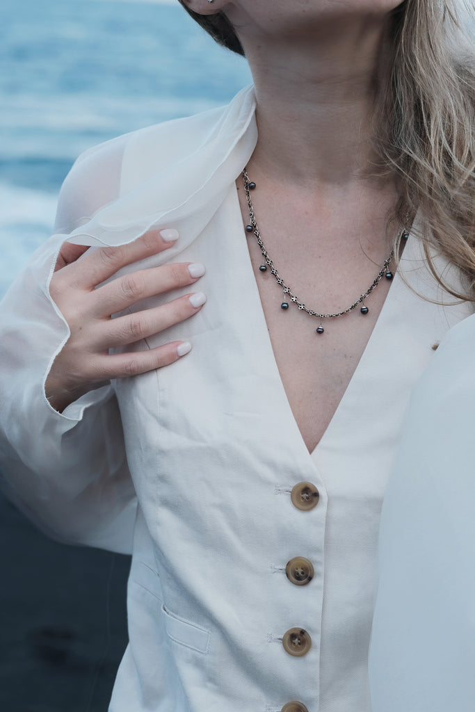 Tahitian Black Pearl Necklace "Mana"