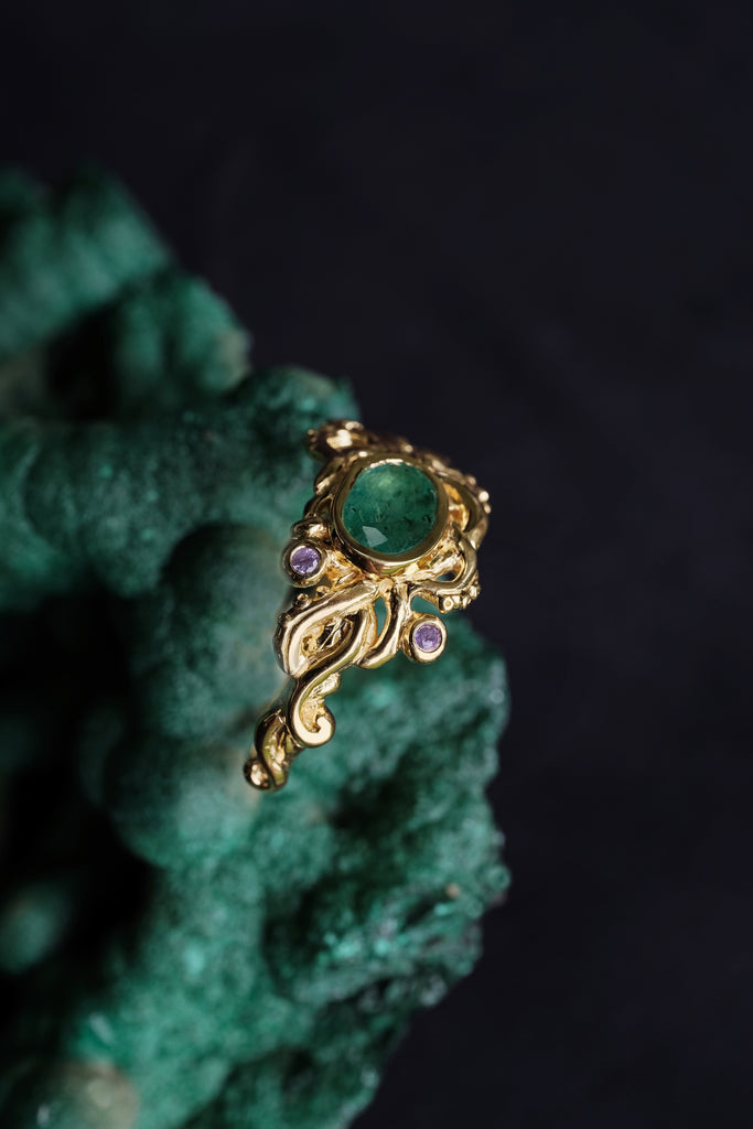14K Yellow Gold Emerald Octopus Ring "Thais"