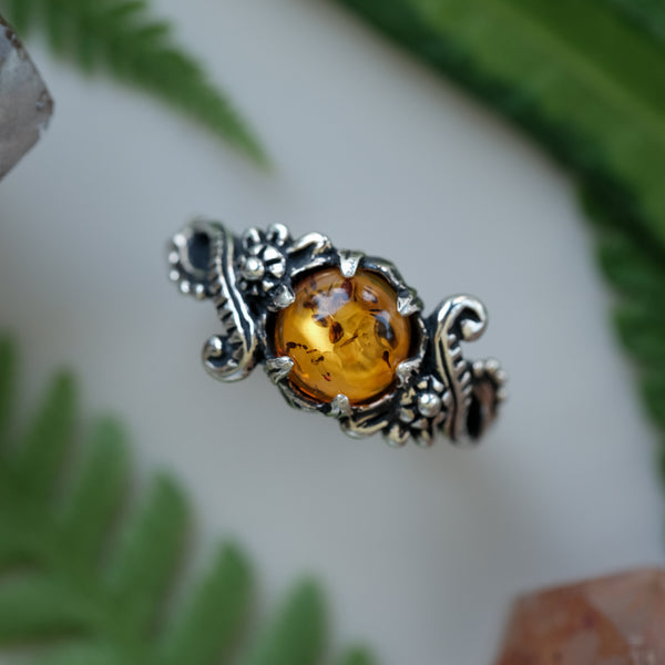 Balinese Jungle Ornament Silver ring with Amber 