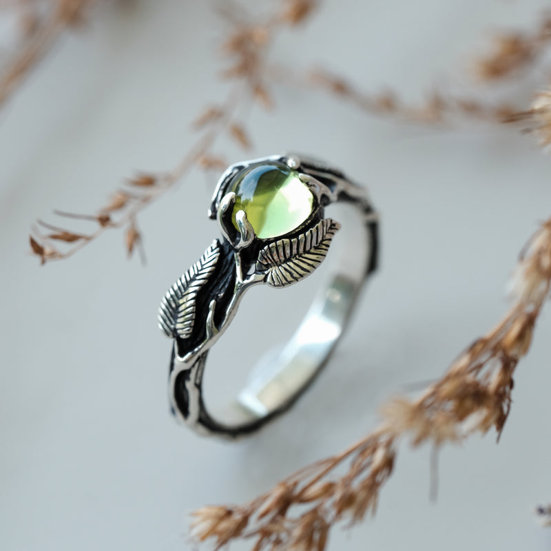 Leaves Silver Peridot Ring "Sylva"