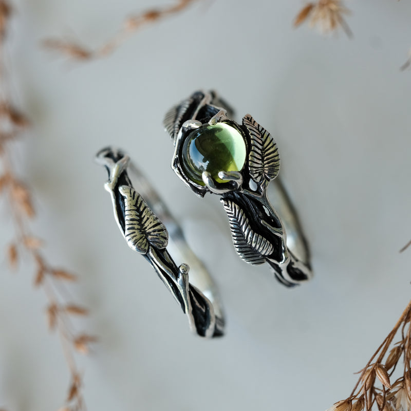 Silver Branches Ring with Peridot Sylva