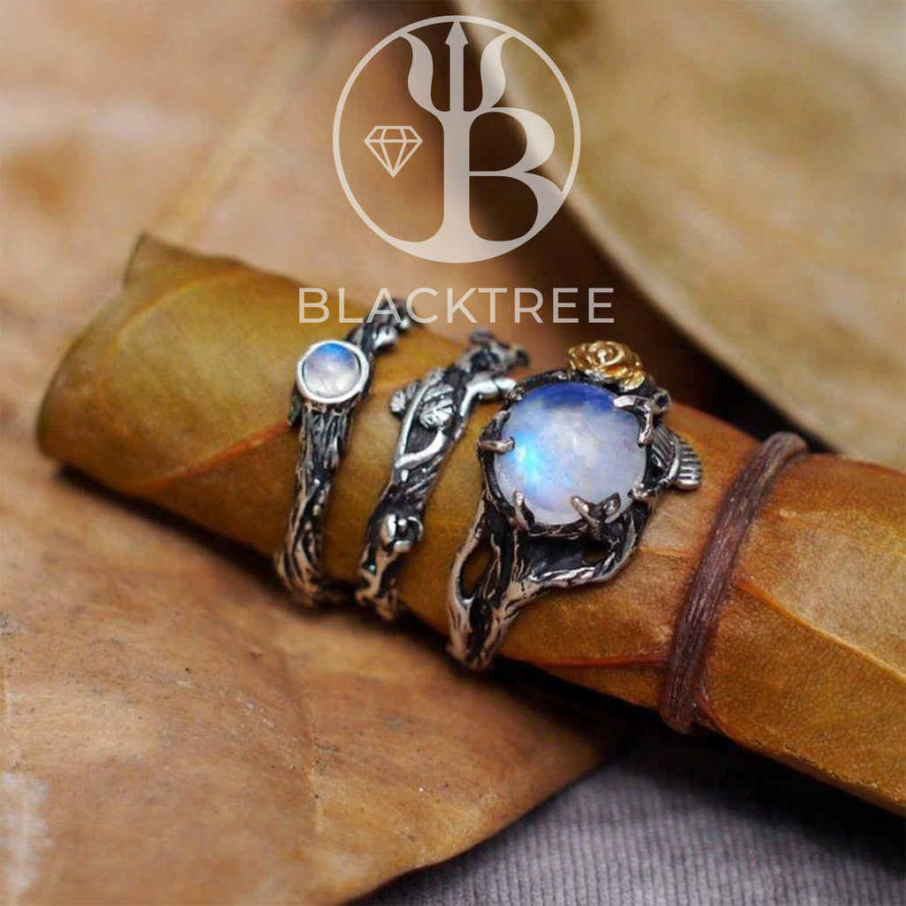 Rainbow Moonstone Ring Set Cleo, Dew Mio in Silver Gold
