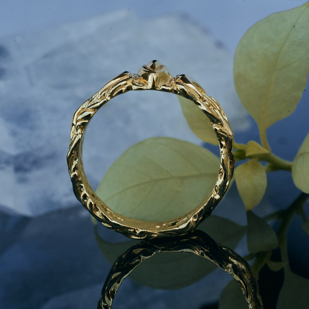 Solid Gold Wedding band "Soma"