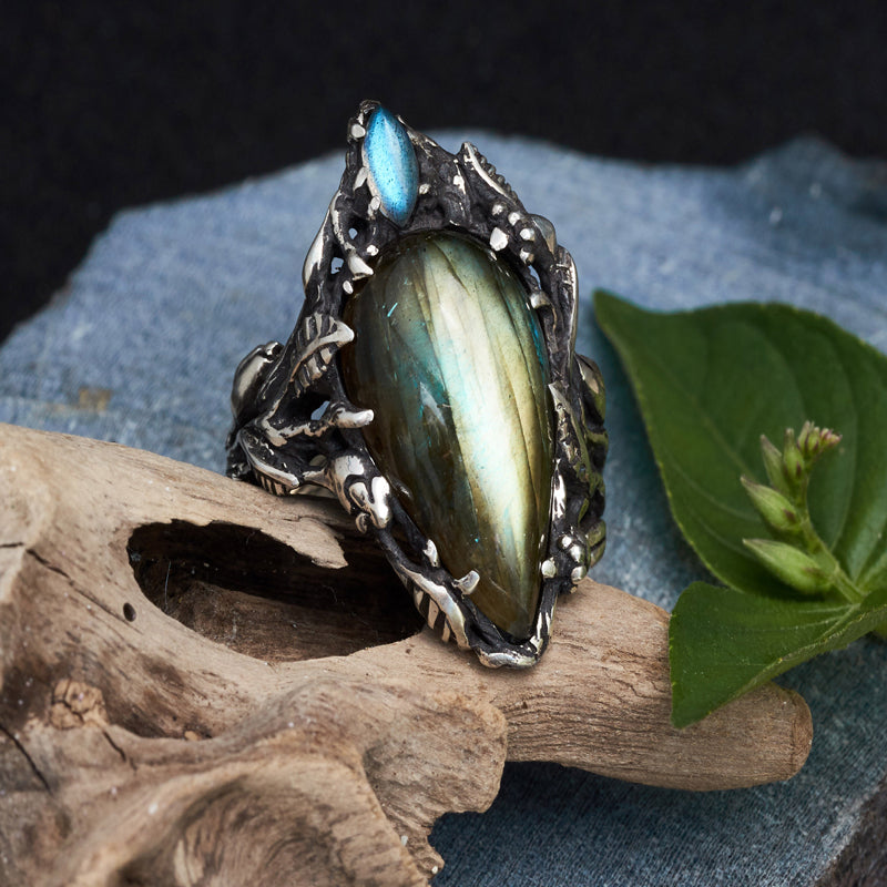 Labradorite ring - Statement floral ring