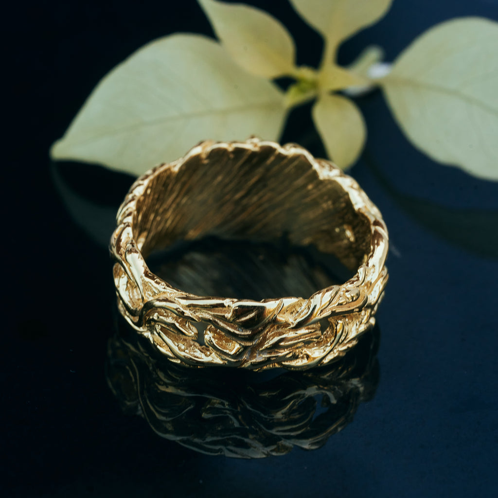 Gold Wedding band "Soma"