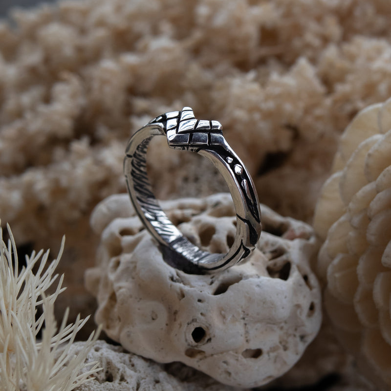 Women's Sterling Silver Wedding Band "Wolf"