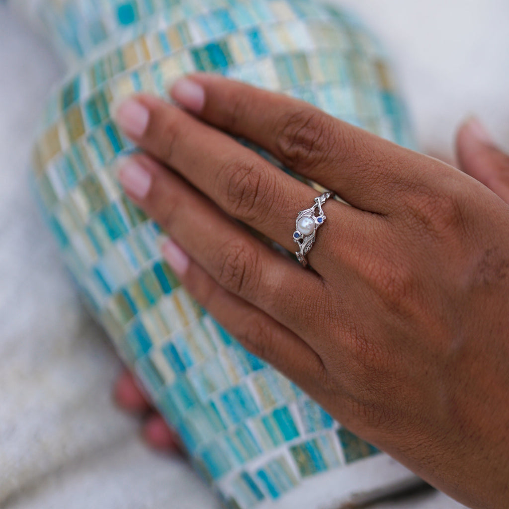 White Gold Pearl Ring "Gwen"