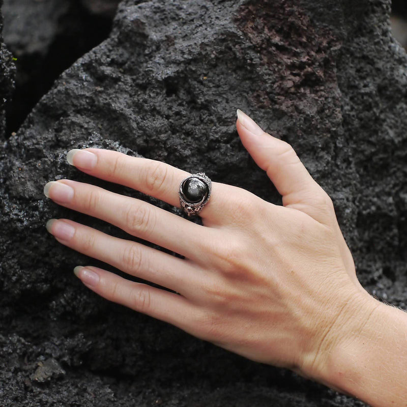 Black stone ring 