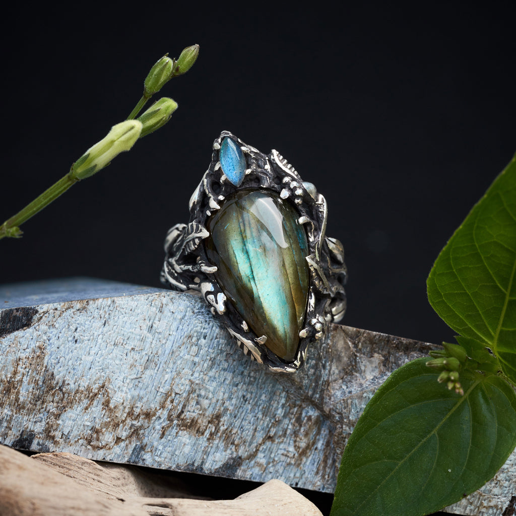 Labradorite ring - Statement ring