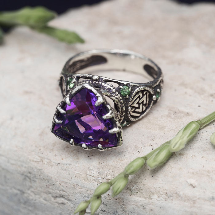 Ring with Amethyst "Portal"