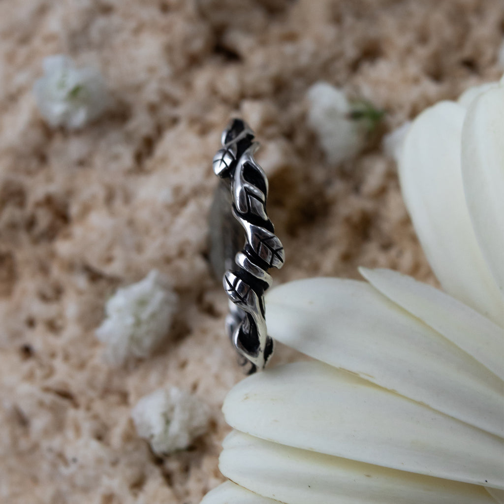 Silver wedding band "Primrose" by BlackTreeLab