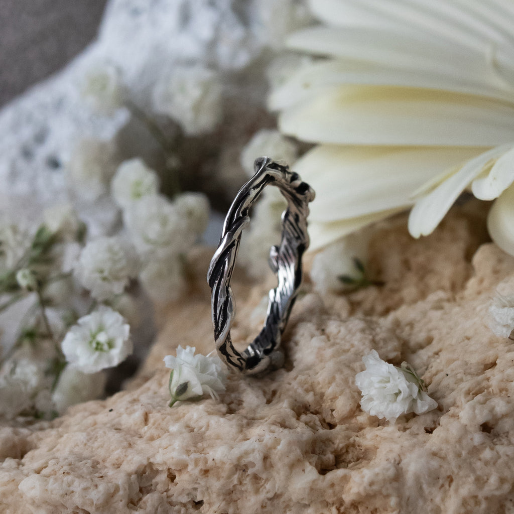 Women's wedding band