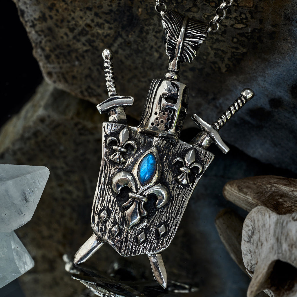 Knight pendant "Valor"