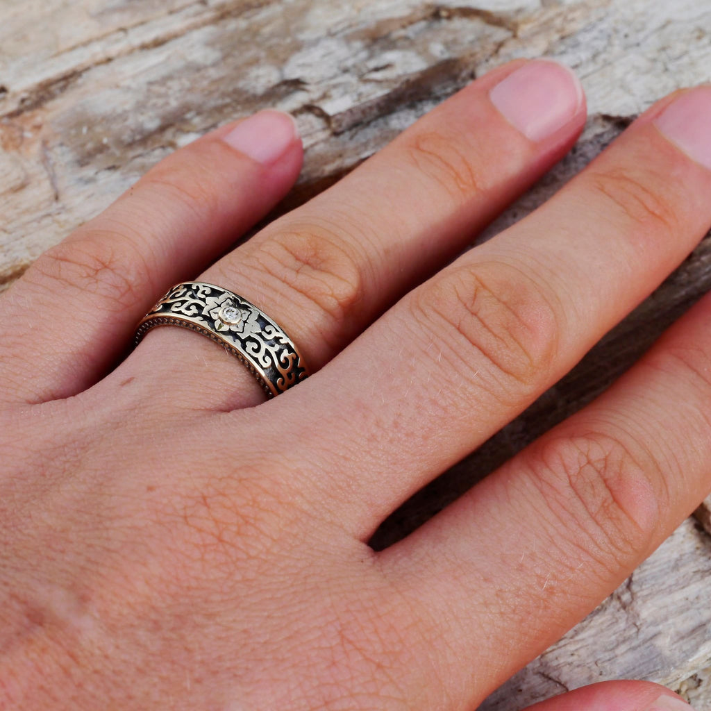 14K Gold Wedding Band with Diamond - blacktreelab