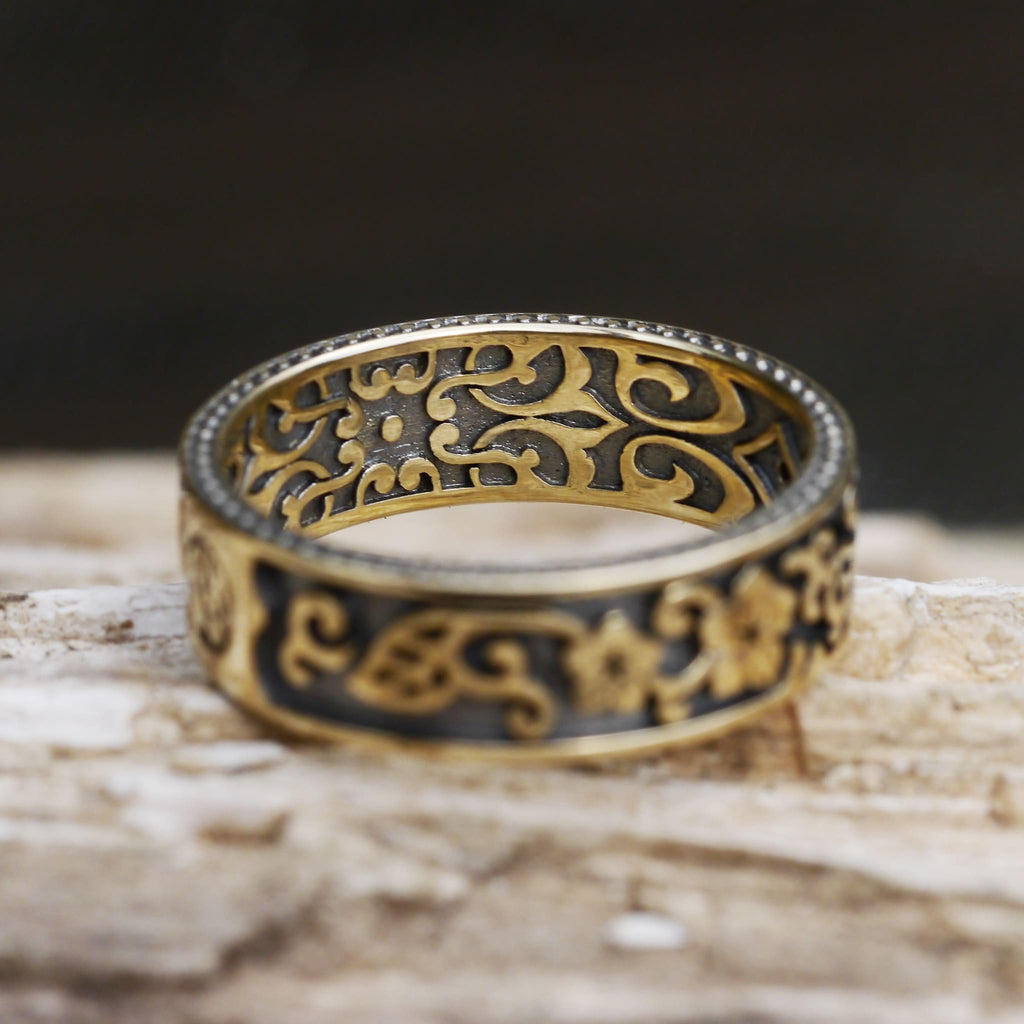 14K Gold Wedding Band with Diamond - blacktreelab