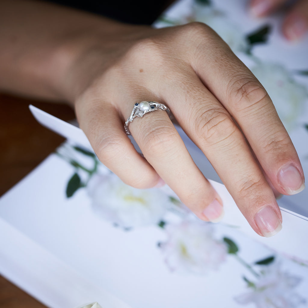 White Gold Pearl Ring "Gwen"