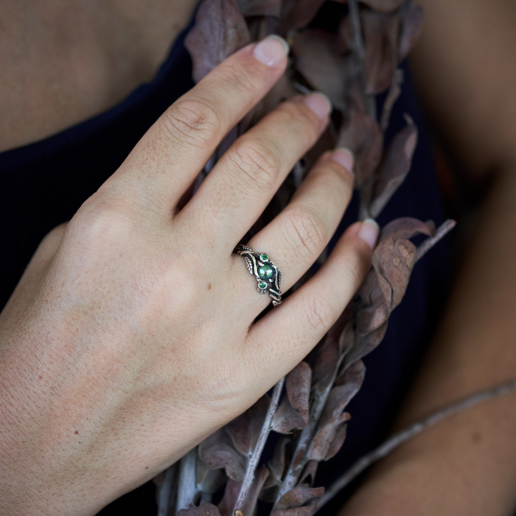 Green pearl ring "Naida"