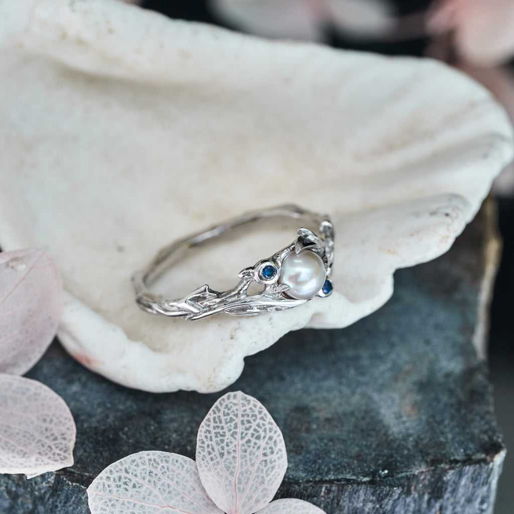 White Gold Pearl Ring "Gwen"