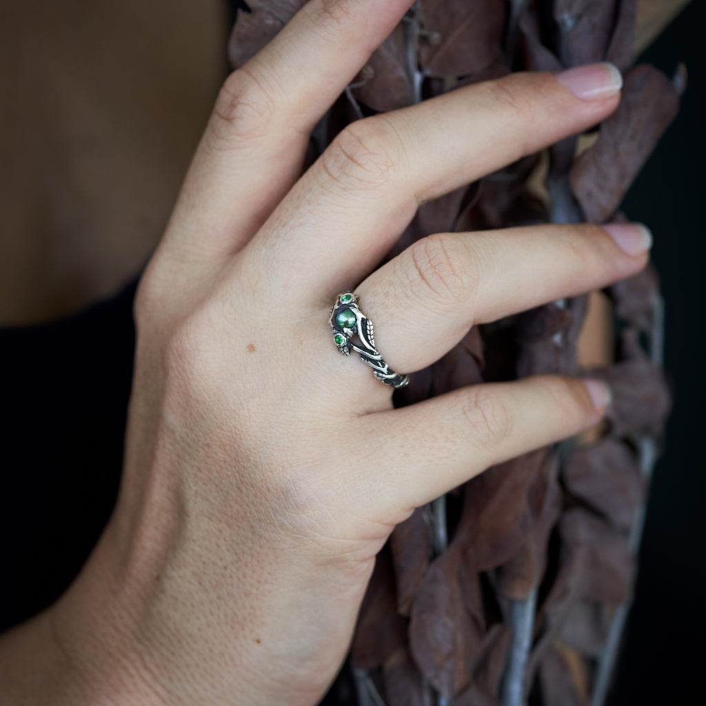 Green Pearl ring "Naida"