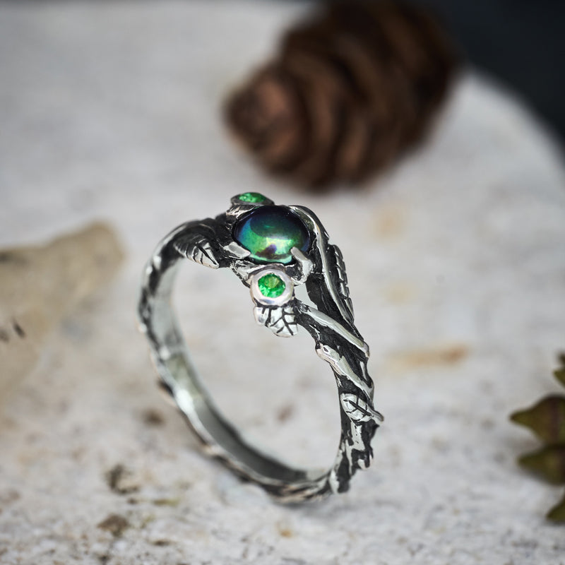 Green Pearl ring "Naida"
