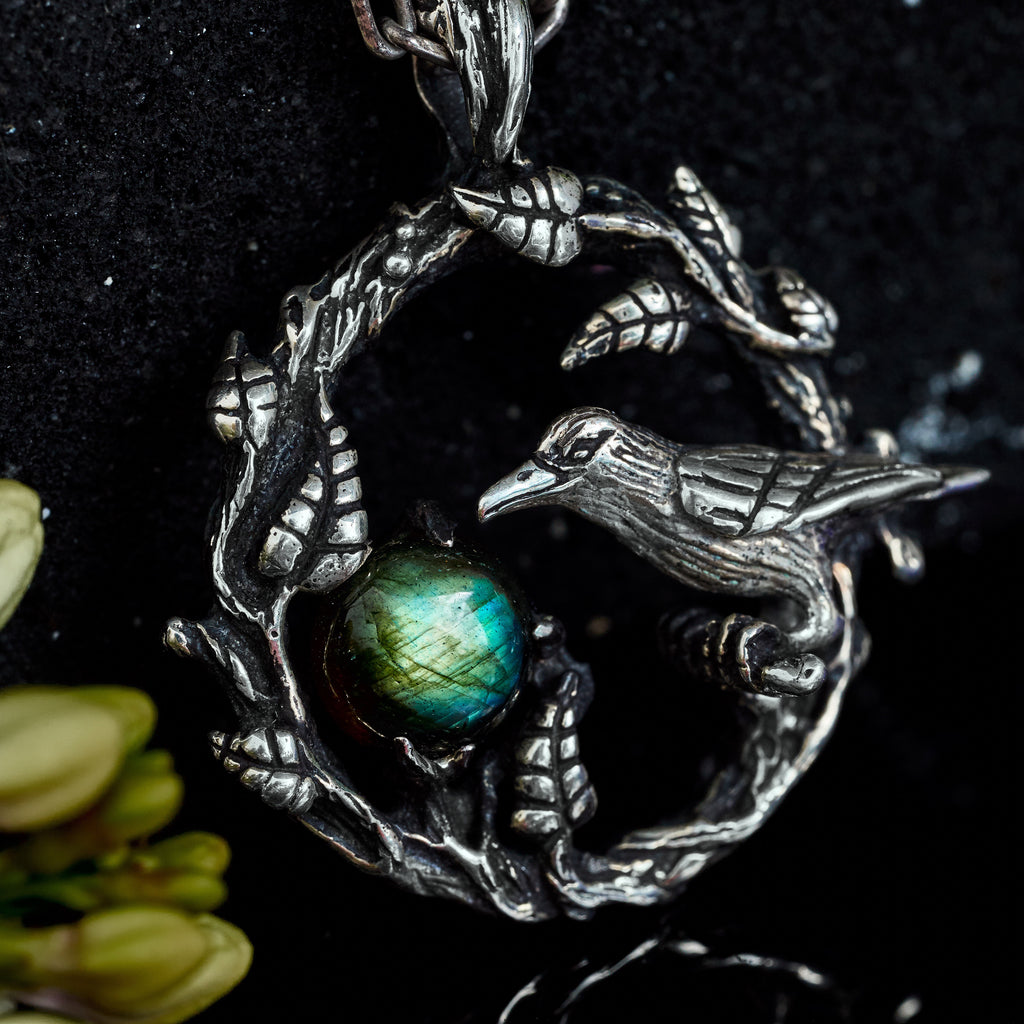 Labradorite pendant "Crow"