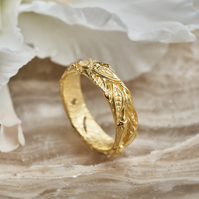Solid Gold Wedding Band Amadeo