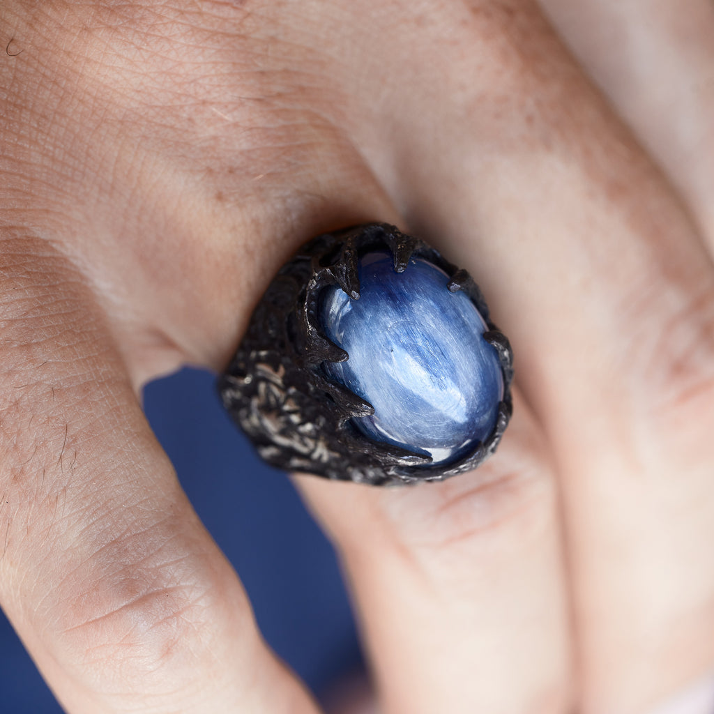 Kyanite ring  "Wise Lion"