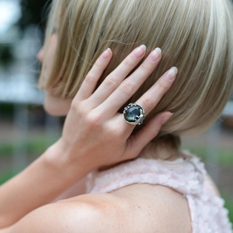 Labradorite Sterling Silver Ring with Lizard Totem "Sauria"